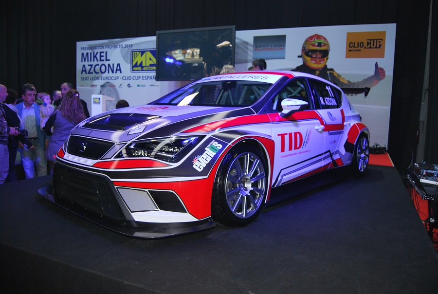 El piloto Mikel Azkona presenta su proyecto para la temporada 2015